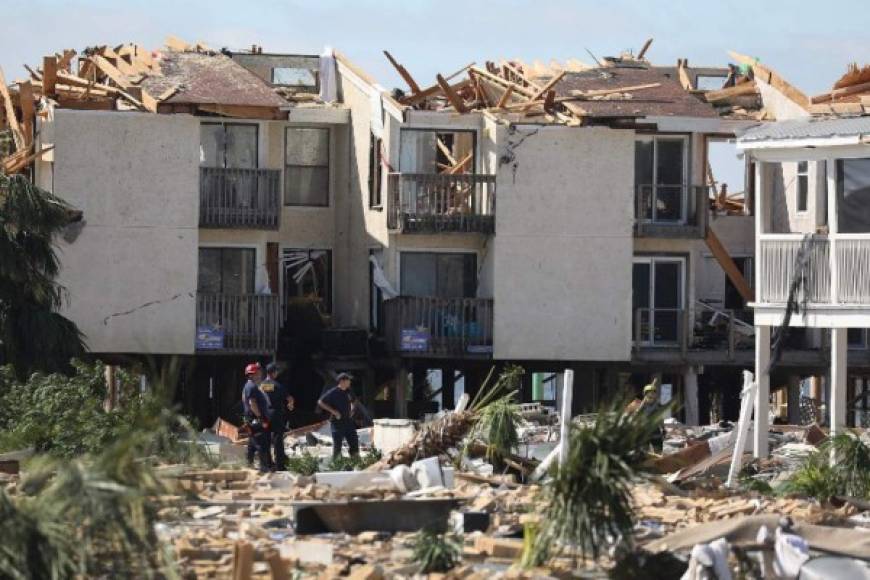 Las imágenes divulgadas por medios estadounidenses muestran un sinnúmero de viviendas destruidas y solo quedan en pie unas pocas casas rodeadas de solares y escombros.
