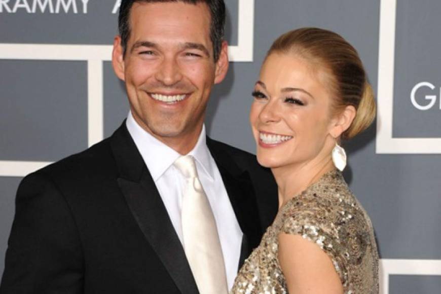 LeAnn Rimes y su actual marido Eddie Cibrian estaban involucrados en un escándalo de fraude público cuando se entabló una relación en 2009. Tanto Rimes y Cibrian estaban casados ​​con otras personas cuando los medios de comunicación comenzaron a reportar su asunto.