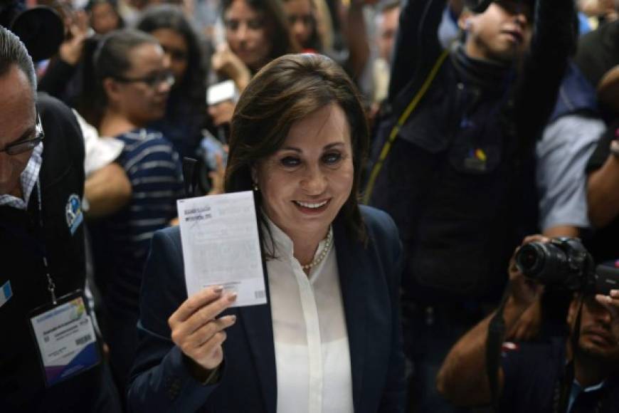 La exprimera dama y candidata Sandra Torres, también emitió su voto.