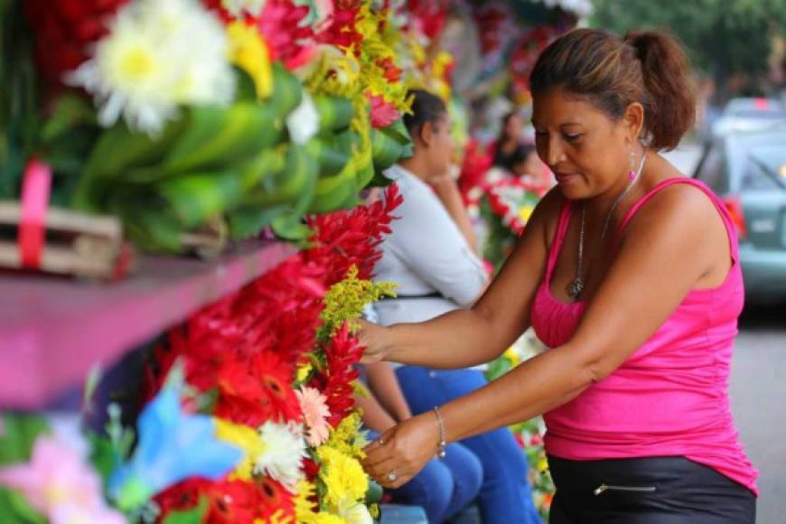 Hermosos arreglos florales pueden ser adquiridos en Guamilito.