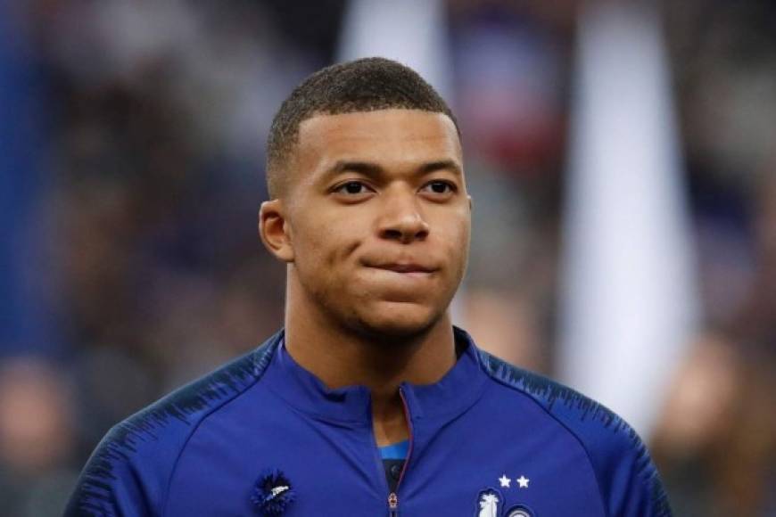 Kylian Mbappé es uno de los mejores delanteros del momento en el mundo del fútbol y hoy es noticia por ser señalado de tener una noche desenfrenada con una hermosa joven italiana. Foto Facebook Mbappé-.