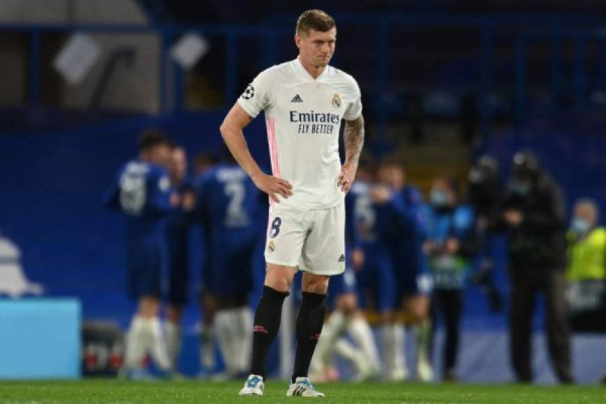 El volante alemán Toni Kroos estaba triste tras la eliminación del Real Madrid. Foto AFP.