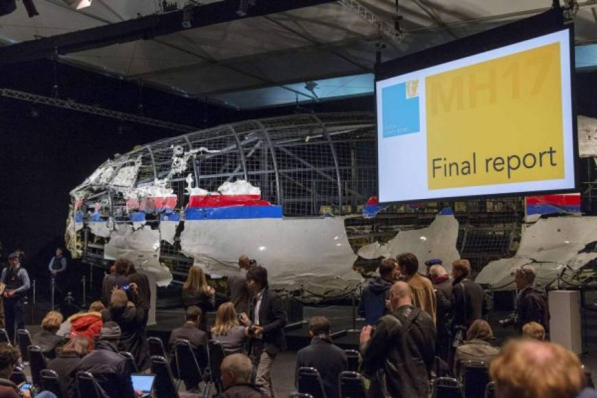 El avión operado por la compañía Malaysian Airlines fue derribado cuando volaba en el este del espacio aéreo ucraniano el 17 de julio de 2014, sobre la región donde se enfrentaban las tropas leales a Kiev y los separatistas ucranianos.