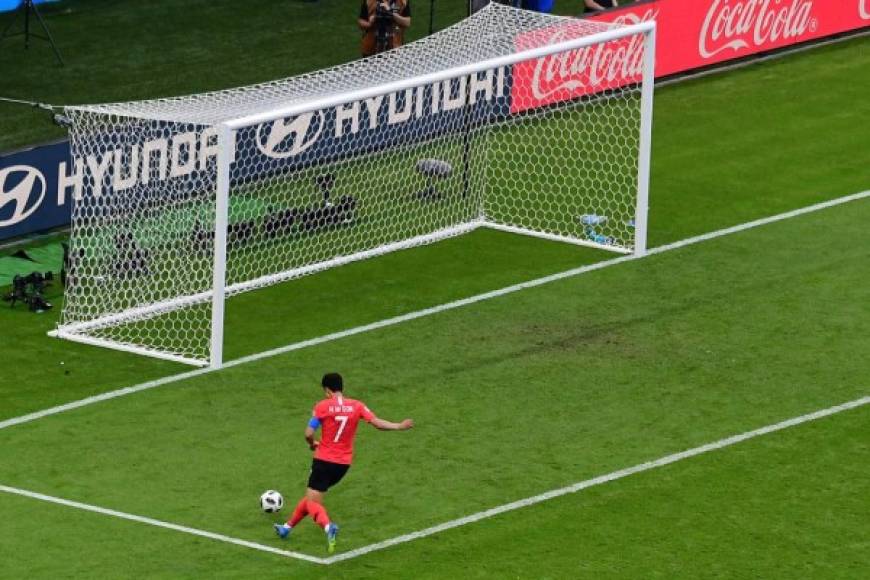 Momento del segundo gol de Corea del Sur marcado por Son Heung-min. Foto AFP