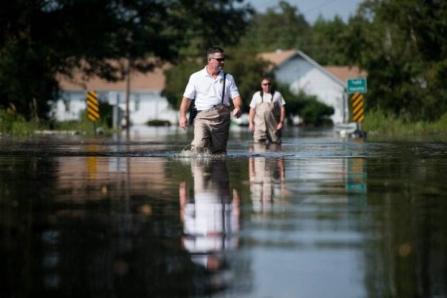 El presidente Donald Trump advirtió a los residentes de Carolina del Sur de que 'el agua está llegando' con nuevas inundaciones.