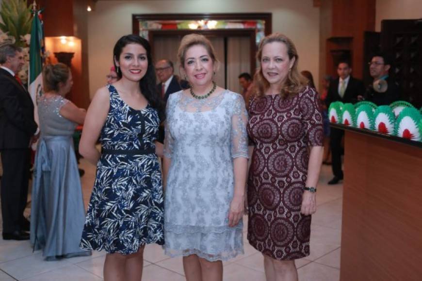 Pamela Rodríguez, María Ruiz y Lesly Orizola.