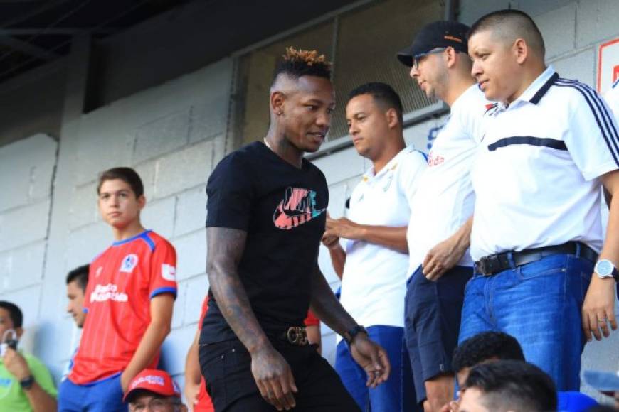 Romell Quioto aprovechó el día libre que le dieron en el Houston Dynamo y viajó al país para observar a su ex equipo Olimpia contra Real España.