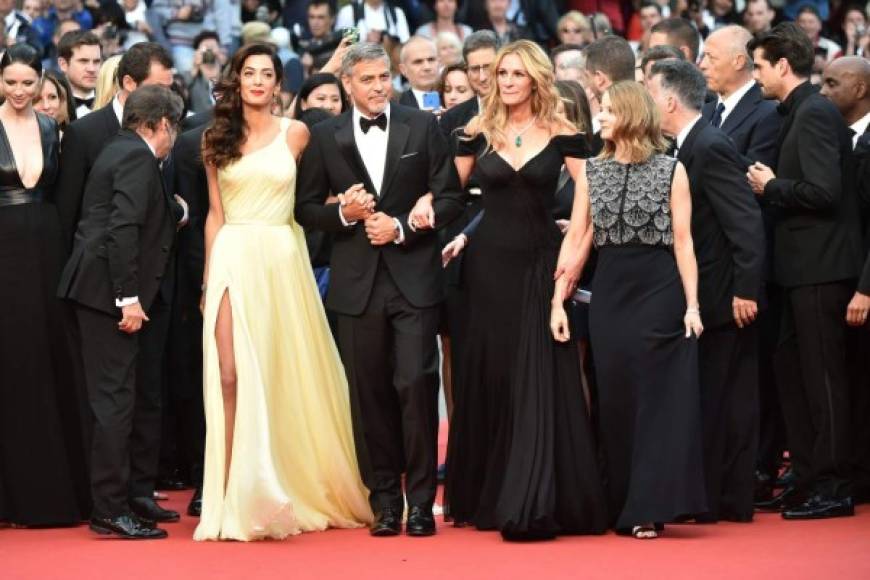 Acompañada por George Clooney y Jodie Foster en parte del recorrido, Julia Roberts se mostró sonriente y de muy buen humor, conquistando a todos con su ya legendaria sonrisa.