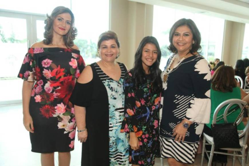 Karen Villalobo, Jessica Reina, Linda Gonzales y Mirna Lozano.