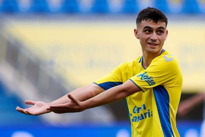 El joven centrocampista Pedro González López 'Pedri', fichado por el Barça, está completando una gran temporada en la UD Las Palmas y varios equipos se han interesado por él, entre ellos y según Sky Sports Alemania, el Bayern Múnich. Hay que recordar que ya el Borussia Moenchengladbach se intereó por la cesión del jugador, de solo 17 años.