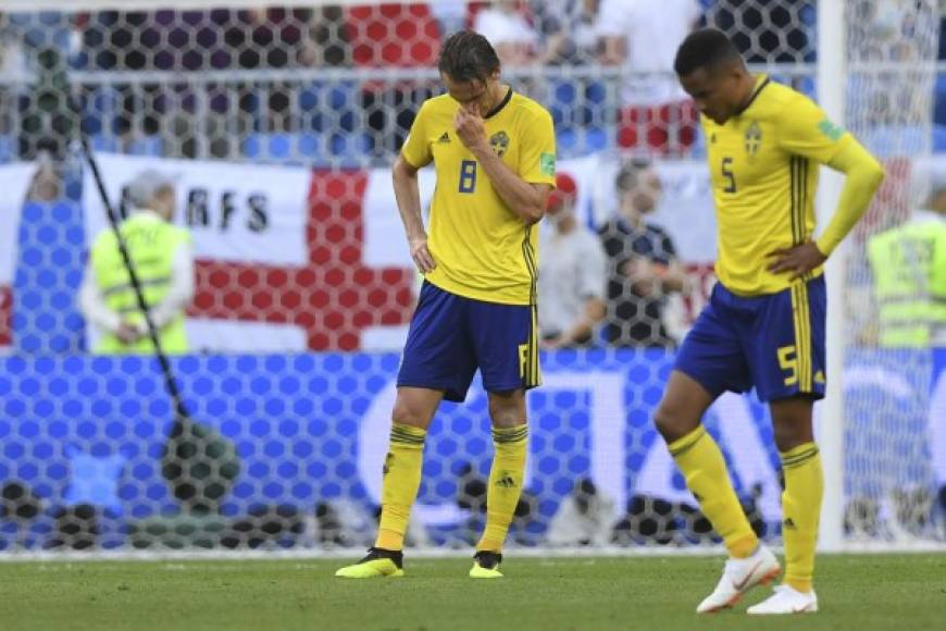 Jugadores de Suecia llorando tras el final del encuentro.