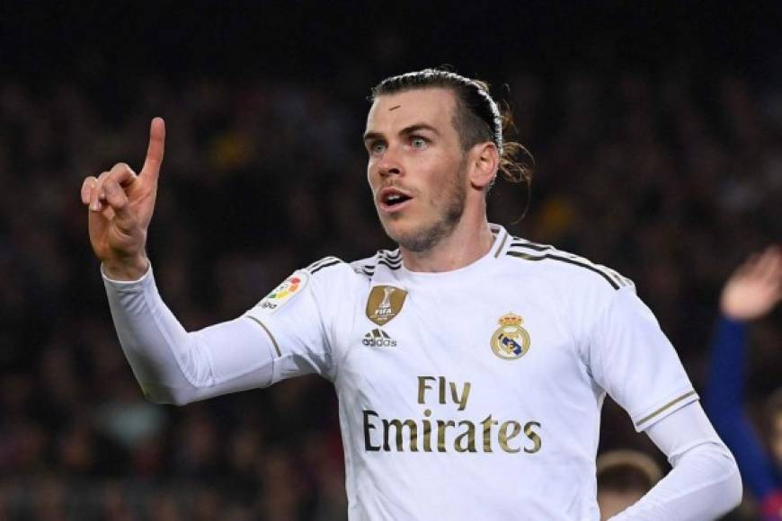 Gareth Bale - El diario As publica que el extremo galés no tiene intención alguna de abandonar el Real Madrid este próximo verano pese a que el deseo del club es que se marche. Citando a una fuente de su entorno, el periódico madrileño asegura que “la idea de Gareth, ahora más que nunca, es terminar su contrato con el Madrid. ¿Dónde iba a estar mejor que en España?”.