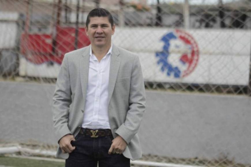 El exfutbolista Arnold Cruz busca una diputación en el departamento de Yoro por el Partido Nacional.