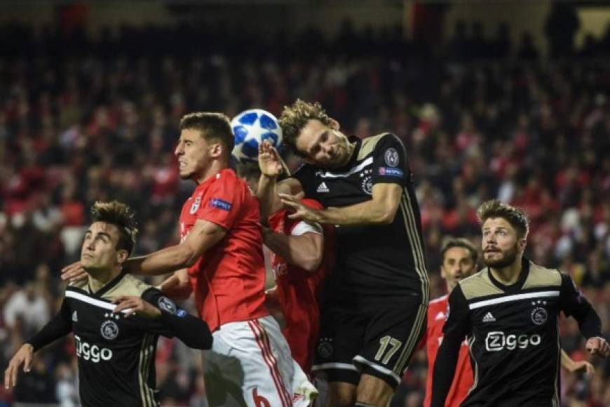 El Benfica y Ajax empataron 1-1.