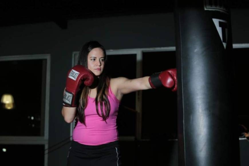 La chica boxeadora Angela Miranda es una de las chicas que ha logrado poner en alto el nombre de Honduras. Consiguió el título centroamericano en los 60kg.