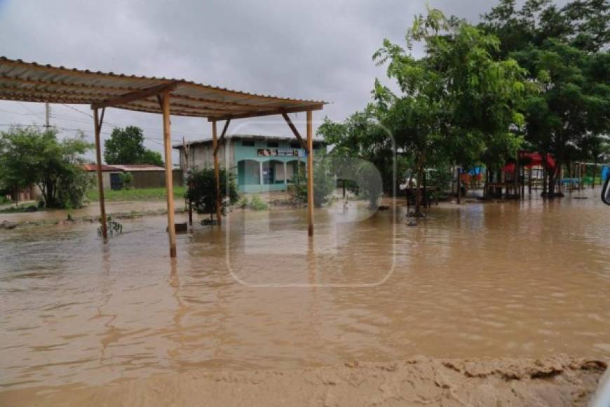 La colonia 10 de septiembre y Ebenezer fueron de las zonas afectadas de nuevo por la acumulación de agua.