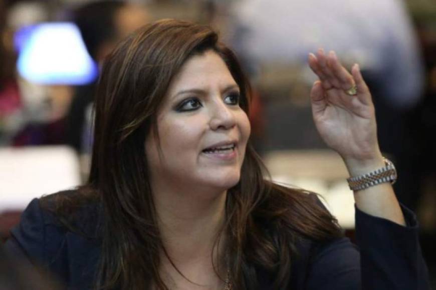 La ex vicepresidenta del Congreso Nacional, Lena Gutiérrez, también se encuentra en la lista de funcionarios señalados por corrupción. Gutiérrez fue arrestada en 2015 por cargos de fraude, crímenes contra la salud pública y falsificación de documentos.
