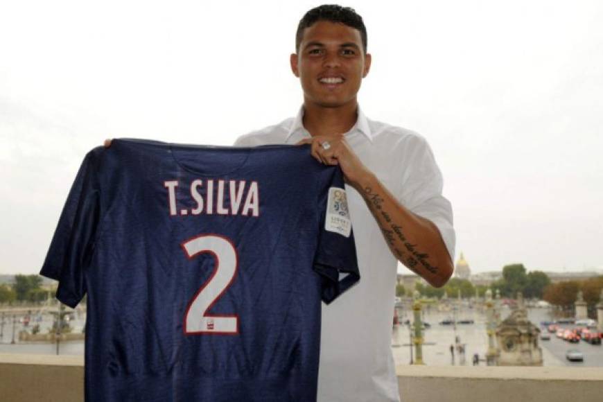 El defensa brasileño Thiago Silva ha alargado su contrato con el PSG hasta 2020. El futbolista finalizaba su vínculo con el conjunto francés al final de este curso.