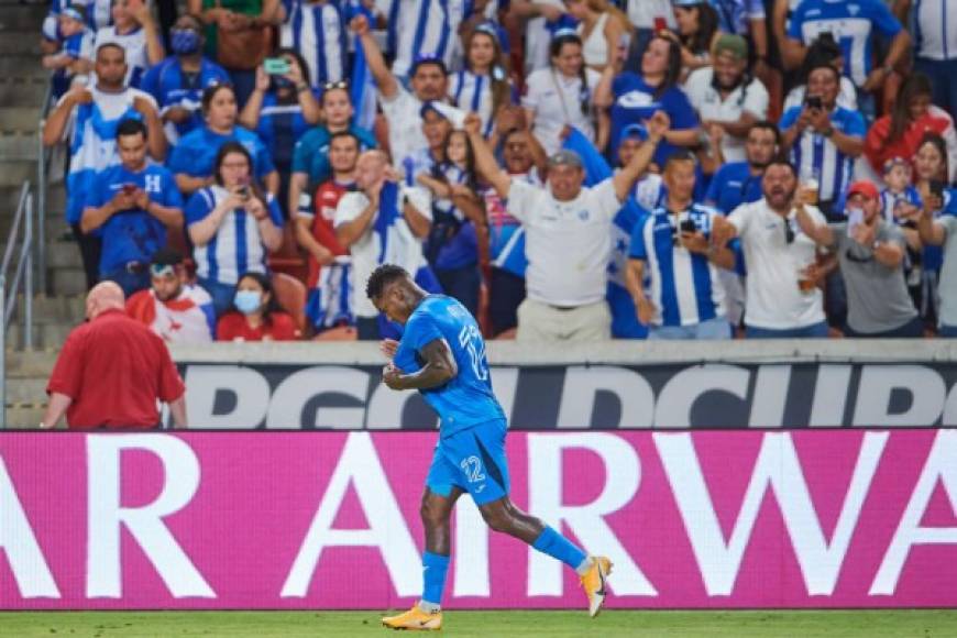 Romell Quioto festejando su primer golazo contra los panameños.