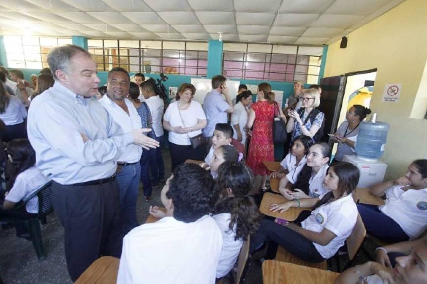 Los niños escucharon las impresiones de los congresistas quienes mostraron interés en que sigan recibiendo apoyo de su Gobierno.