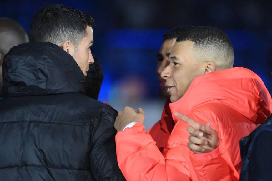 Al final del partido, Kylian Mbappé y Cristiano Ronaldo estuvieron charlando.