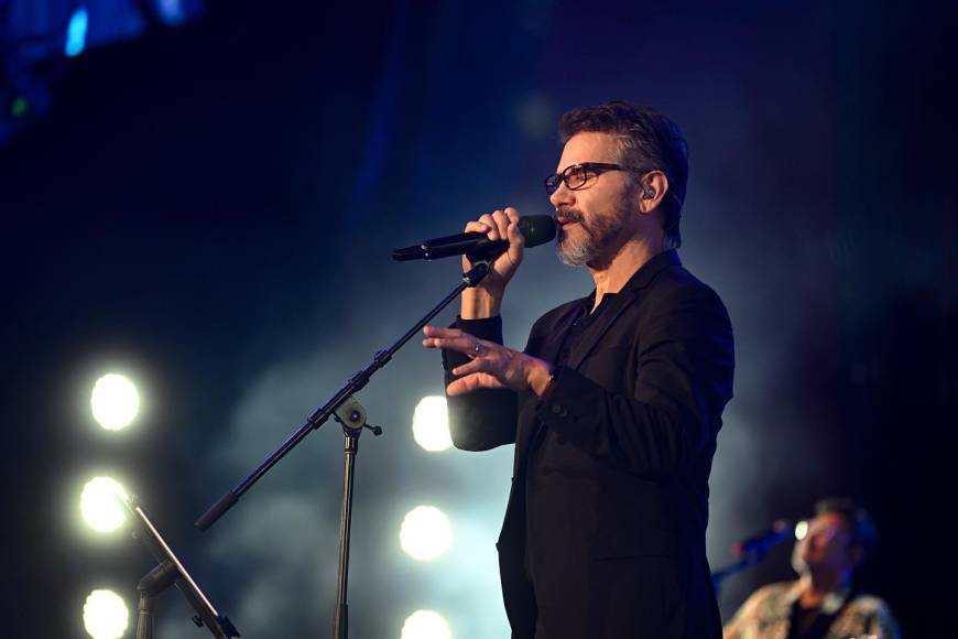 El reconocido cantautor mexicano de música cristiana, Jesús Adrián Romero, anunció en sus redes sociales que se retirará temporalmente de los escenarios debido a problemas de salud mental. El artista tenía programadas presentaciones en varios países de Latinoamérica como parte de su gira ‘Terrenal Tour’