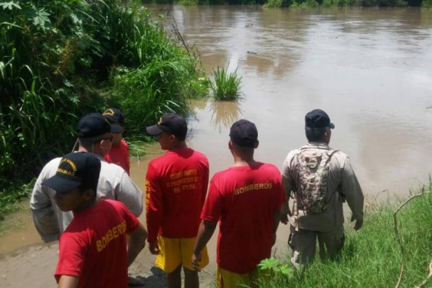 El Cuerpo nde Bomberos continúa la búsqueda del segundo menor desaparecido en el río Chamelecón.