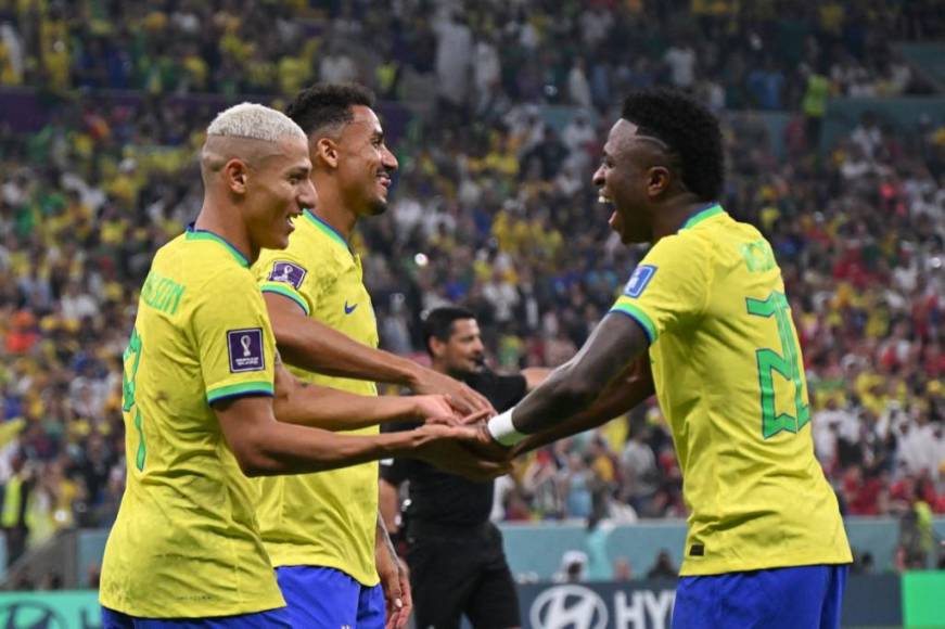 Richarlison y Vinicius Junior dejaron atrás sus problemas del pasado y asó celebraron el golazo del 2-0 contra Serbia.