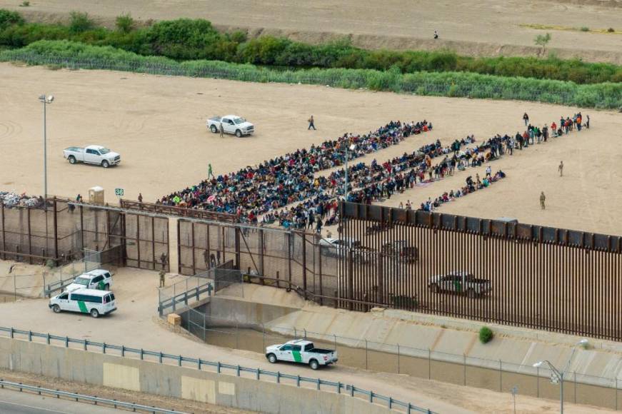 En “Campo de concentración” esperan migrantes cruzar la frontera de Estados Unidos