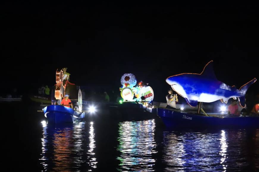 FOTOS: Espectacular Noche Veneciana en Puerto Cortés