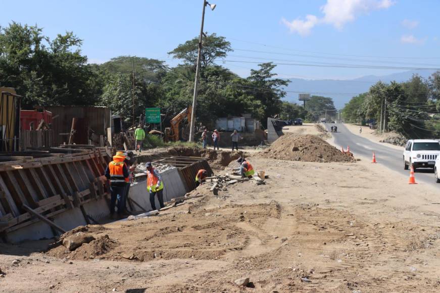 Los pobladores del sector conocido como Jucutuma están contentos porque al fin ven avances en la construcción del puente en el tramo SPS-Jucutuma.