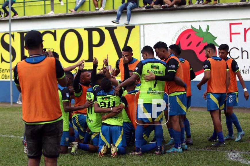 Los jugadores del Olancho FC festejando el segundo gol de Ovidio Lanza.
