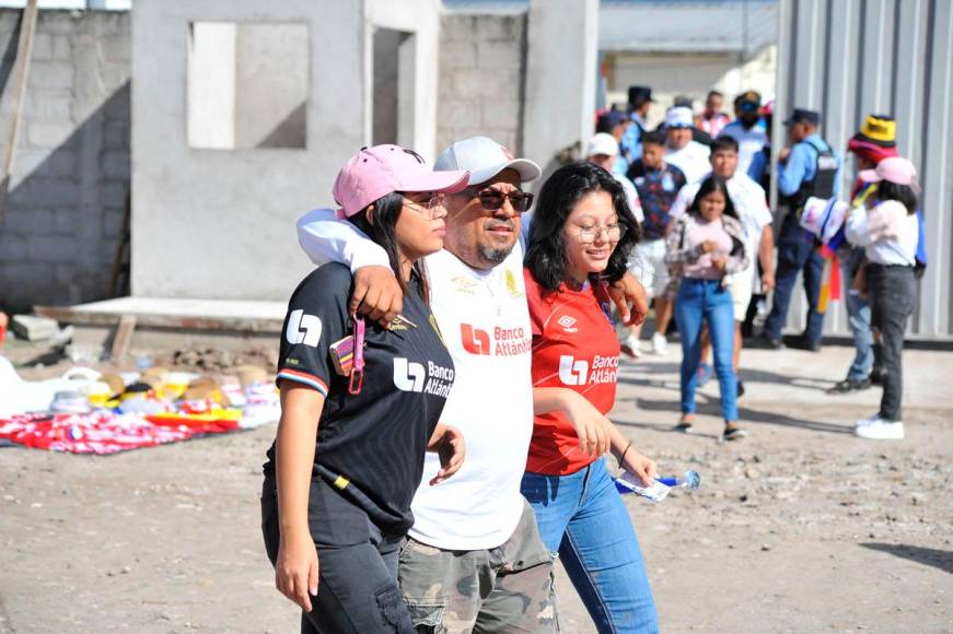La familia olimpista se dio cita en el estadio Carlos Miranda de Comayagua con la visita de su equipo al Génesis.