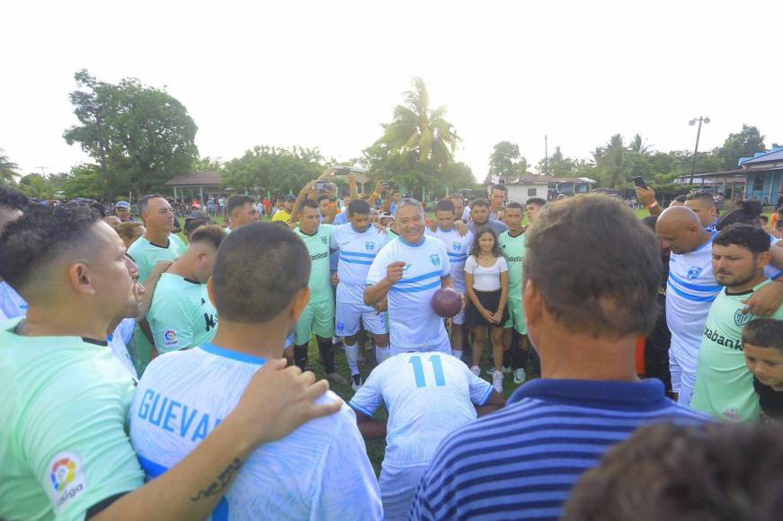 Leyendas de Honduras causan furor en Omoa y Noel Valladares se roba el “show”