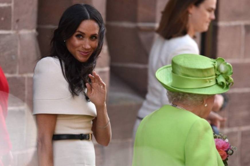 Este fue el primer evento de Meghan Markle sin la compañía de su marido, el príncipe Harry, y bajo la atenta mirada de su nueva abuela política.