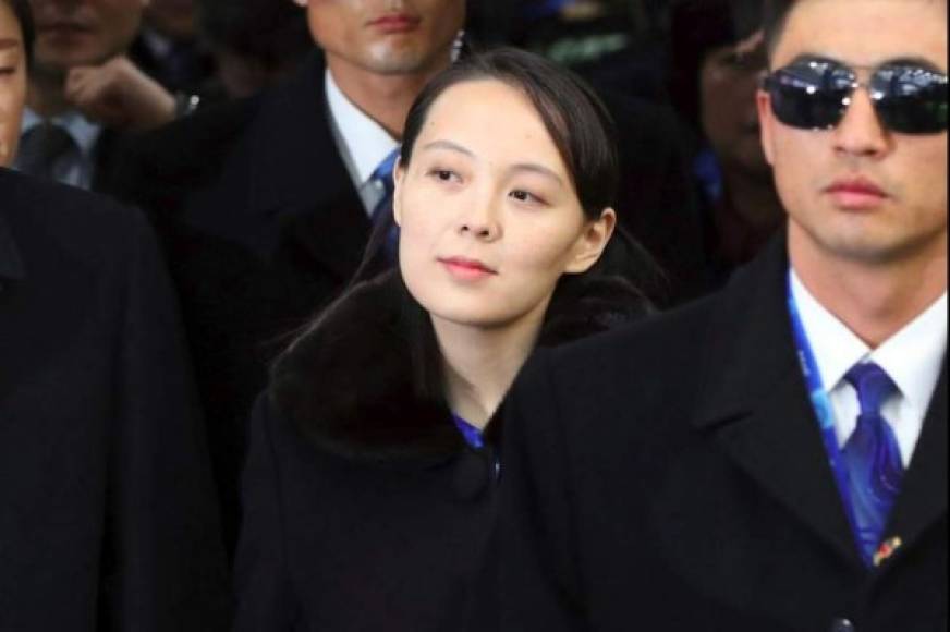 Ri Sol-ju es la esposa 'invisible' de Kim Jong-un pero bajo la sombra en lo personal, sin embargo, en lo profesional, ese puesto lo ocupa su hermana Kim Yo-jong, quien tomaría el poder si el líder falleciera.