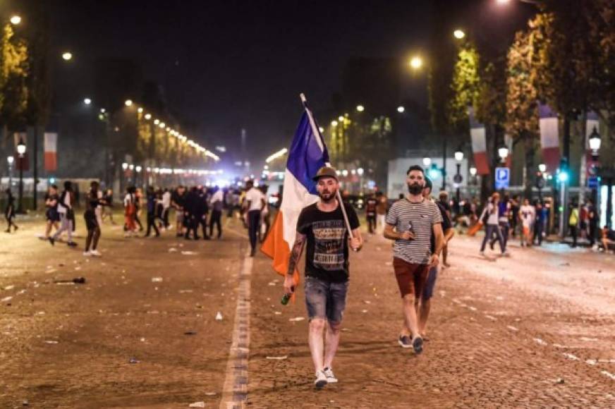 A man stands among tear gas smokes fired by French anti-riot policemen escorting Paris Saint-Germain (PSG) supporters around the Parc des Princes stadium on August 23, 2020, after the UEFA Champions League final football match between PSG and Bayern Munich played at the Luz stadium in Lisbon. (Photo by Alain JOCARD / AFP)