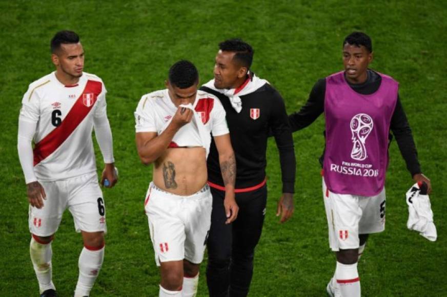 Perú fue la primera selección eliminada del grupo C. Mal regreso a los mundiales.