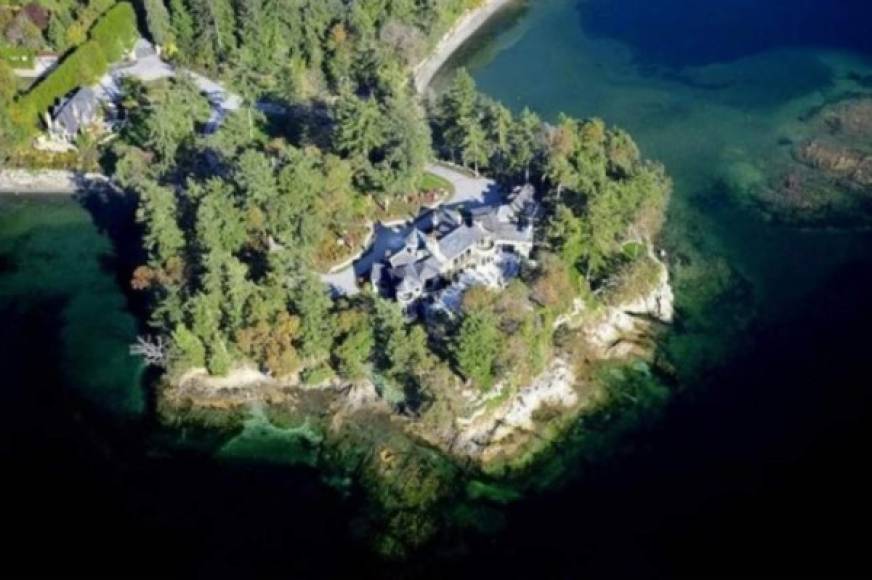 La mansión donde residen ahora Meghan Markle y el príncipe Harry cuenta con dos playas privadas y vistas a la península desde la propiedad de cuatro acres.<br/>