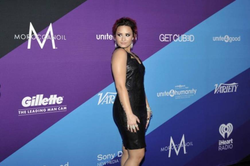 A Demi Lovato le encanta apostar por el negro. Ella sabe que es un color que nunca pasa de moda.