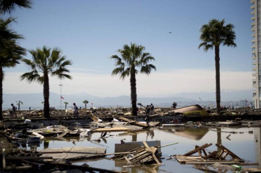 Una estela de destrucción dejó el tsunami ocurrido tras el potente terremoto que estremeció la región norte de Chile el pasado miércoles.