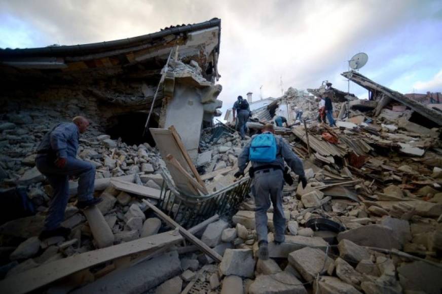 El centro de Italia sufrió hace siete años, en mitad de la noche, un fuerte terremoto de 6,3 grados que provocó mas de 300 muertos en la región de Aquila.