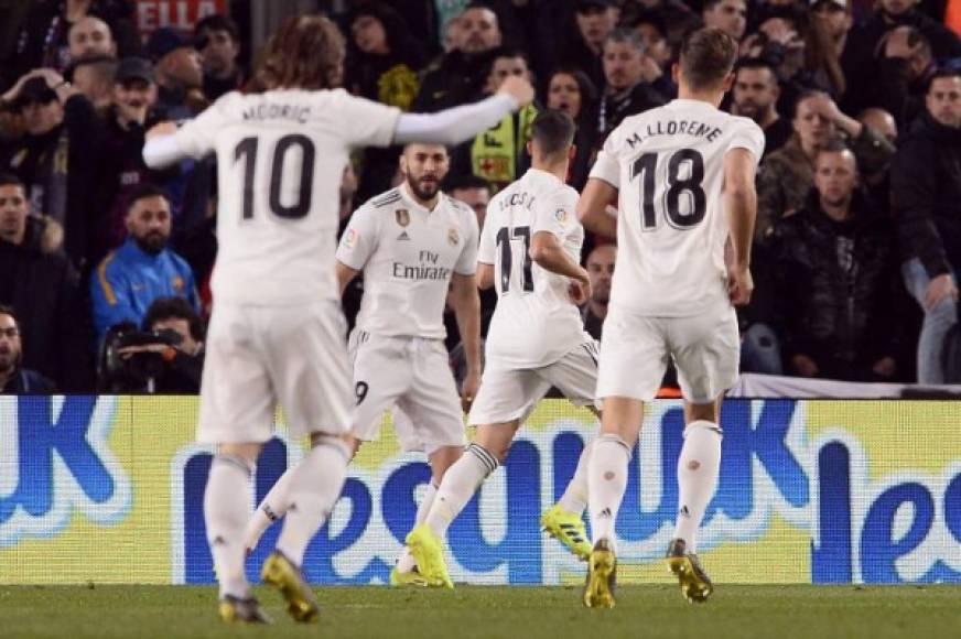 Los jugadores del Real Madrid silenciaron el Camp Nou en el minuto 6.