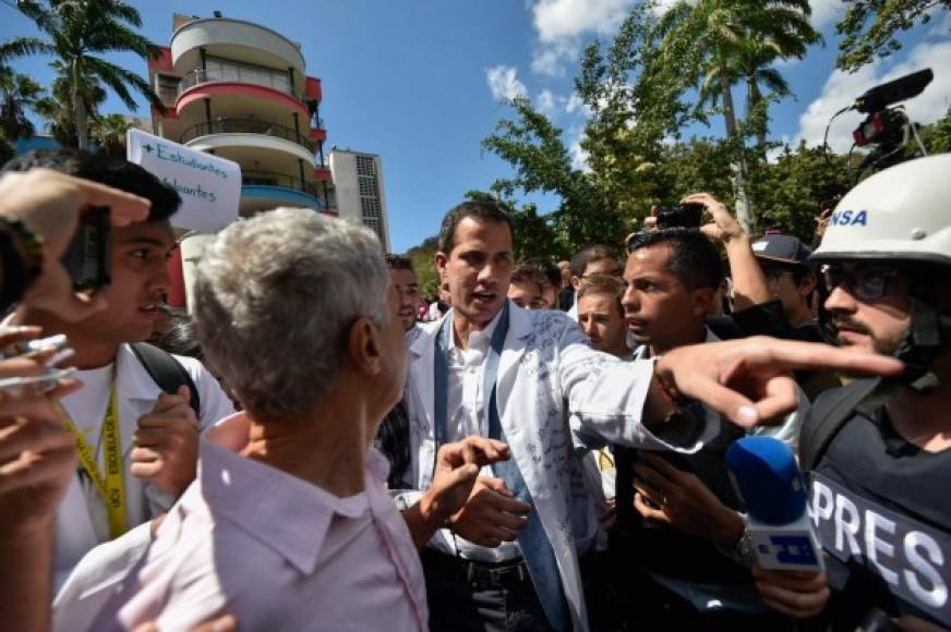 El presidente interino de Venezuela, Juan Guaidó, encabezó este miércoles una masiva protesta en Caracas para reclamar el 'cese de la usurpación' que, dice, hace Nicolás Maduro de la Presidencia.