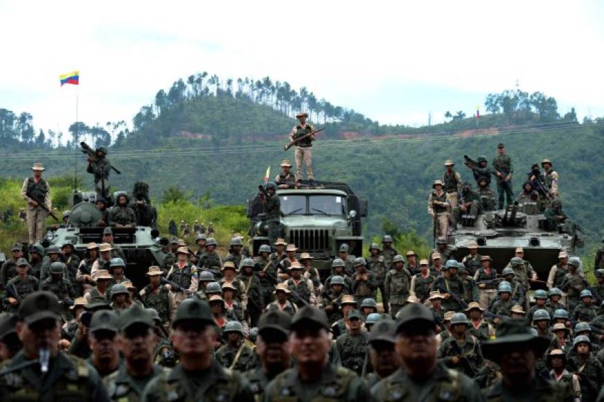 La llamada revolución bolivariana realizó un ejercicio similar en el que participaron unas 500.000 personas en enero, cuando el Gobierno de EE.UU. decidió prolongar el decreto emitido en 2015 en el que se considera a Venezuela una 'amenaza inusual y extraordinaria'.
