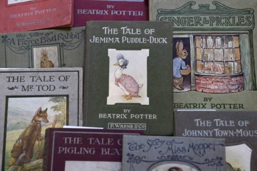 LONDRES. Cuentos a subasta. Primera edición de las obras de Beatrix Potter, esperan que su colección completa alcance en subasta 110,000 euros.
