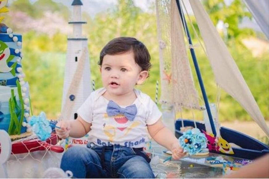 Este guapísimo bebé es el primogénito de la presentadora de televisión hondureña Melissa Valeriano. Fernando se roba los halagos de los seguidores de su famosa mamá en su cuenta de Instagram.