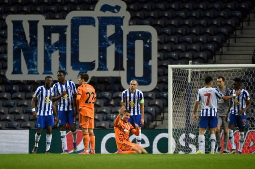 Cristiano Ronaldo salió decepcionado del partido. La Juventus quedó al borde de la eliminación de la Champions League.