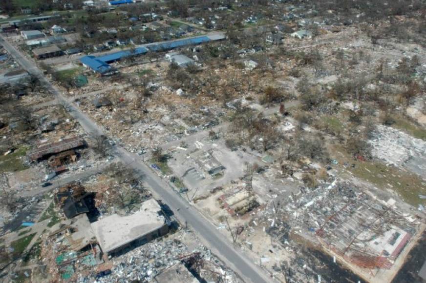 En el mes de agosto de 2005, el huracán Katrina, de máxima categoría, arrasó las costas estadounidenses de Louisiana, Missisipi y Alabama. Causó 1.836 muertos, de ellos al menos 1.577 en Luisiana, 238 en Misisipi y 14 de Florida.