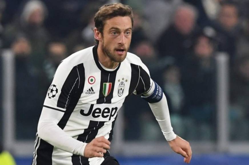 El Chelsea quiere a Claudio Marchisio vestido de 'blue'. Los ingleses habrían tenido un primer acercamiento pero la propuesta económica no convenció a los dirigentes de la Juventus. Según el diario Sun, el centrocampista, prioridad para Conte, tiene precio de salida: 30 millones de euros.